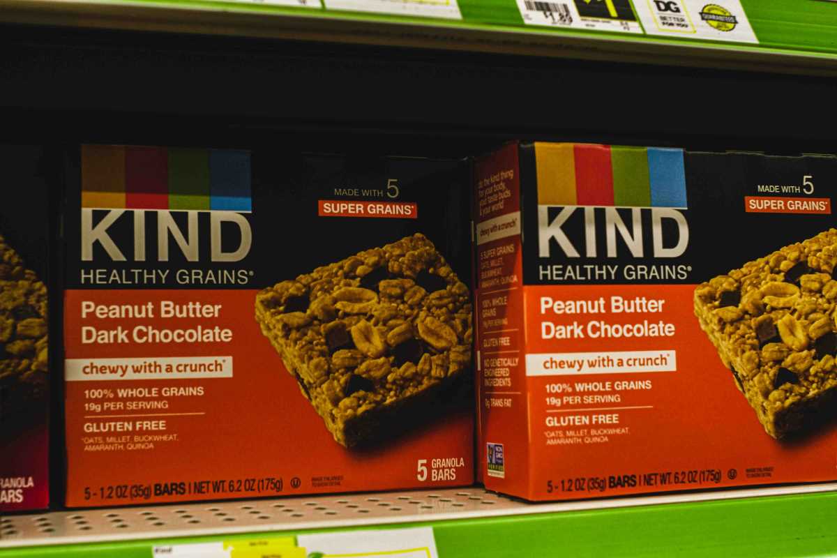 Energy Bars vs Whole Snacks for Athletes