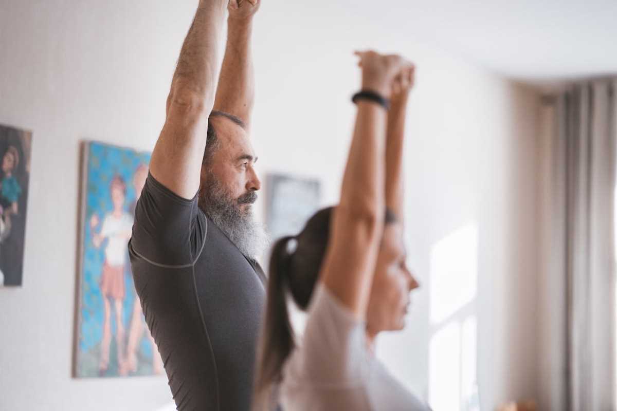 How to Stretch Before and After a Workout
